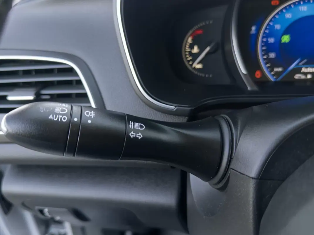 Renault Mégane Sport Tourer 2016 - 13990 EUR, 163000 km - AUTO.MOTO.pt - 163000km - foto 25 de 47