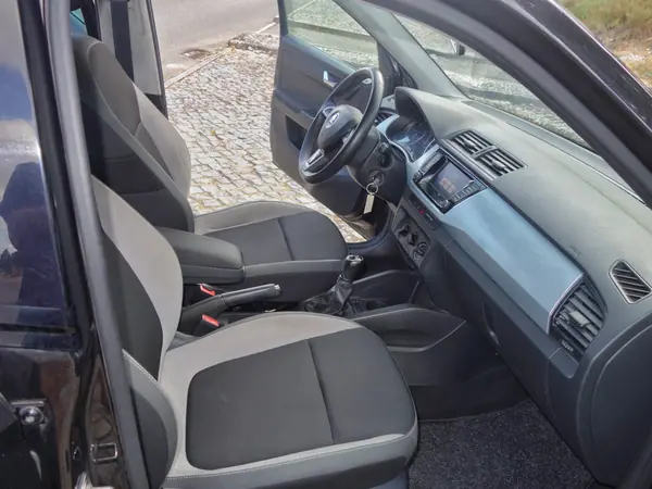 Skoda Fabia Break 2018 - 8900 EUR, 84000 km - AUTO.MOTO.pt - 84000km - foto 12 de 17