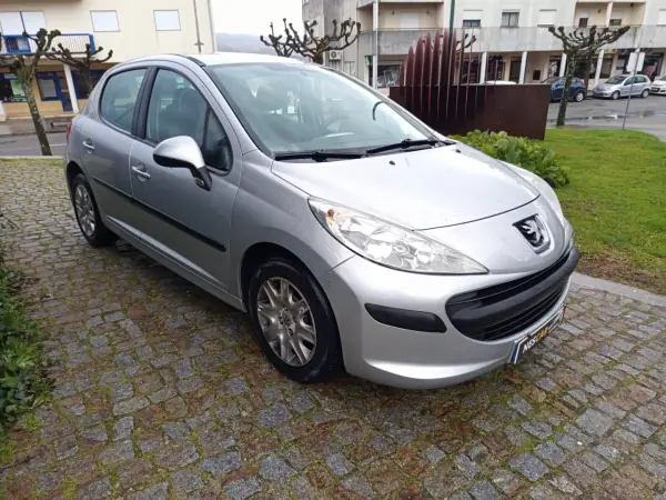 Peugeot 207 2007 - 5490 EUR, 183913 km - AUTO.MOTO.pt - 183913km - foto 3 de 10