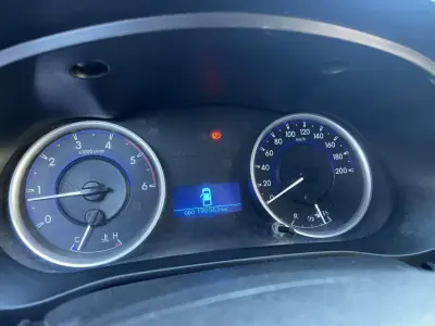 Toyota HILUX 2.4 D-4D 4WD CE TRI-BASCULANTE 2018 - 25900 EUR, 198136 km - AUTO.MOTO.pt - 198136km - foto 6 de 9