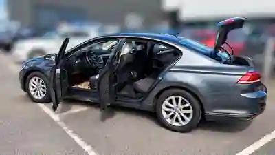 Volkswagen Passat 2016 — photo 2 of 6