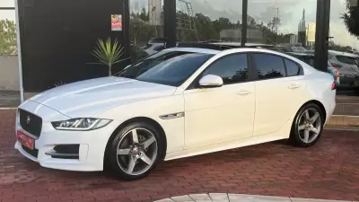 Jaguar XE 2017 - 16990 EUR, 190000 km - AUTO.MOTO.pt - 190000km - foto 13 de 28