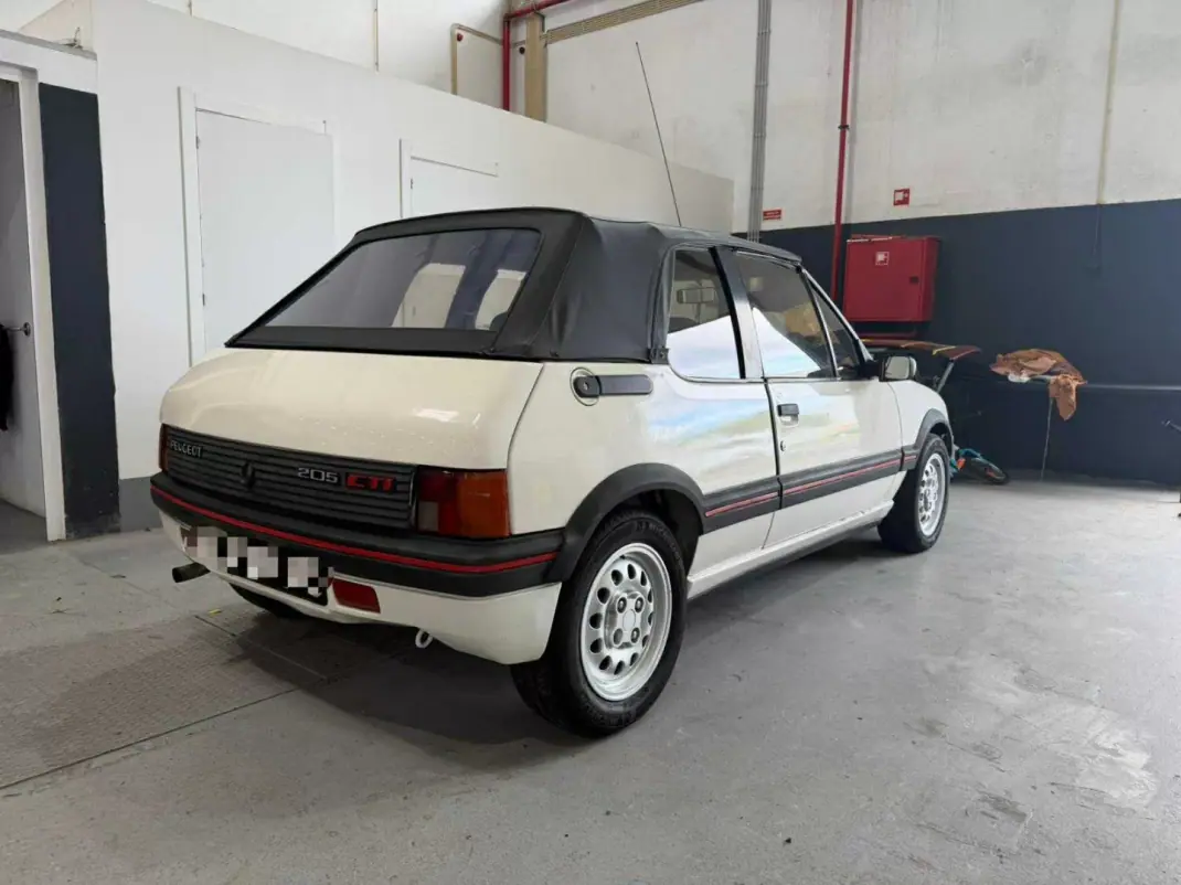 Peugeot 205 Cabrio 1987 - 8980 EUR, 170000 km - AUTO.MOTO.pt - 170000km - foto 2 de 9