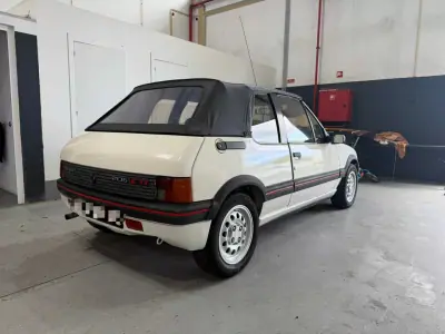 Peugeot 205 Cabrio 1987 - 8980 EUR, 170000 km - AUTO.MOTO.pt - 170000km - foto 2 de 9