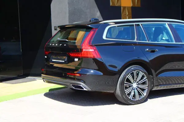 Volvo V60 2020 - 23750 EUR, 138000 km - AUTO.MOTO.pt - 138000km - foto 6 de 16