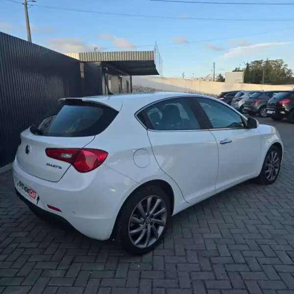 Alfa Romeo Giulietta 2016 - 10950 EUR, 172955 km - AUTO.MOTO.pt - 172955km - foto 7 de 32