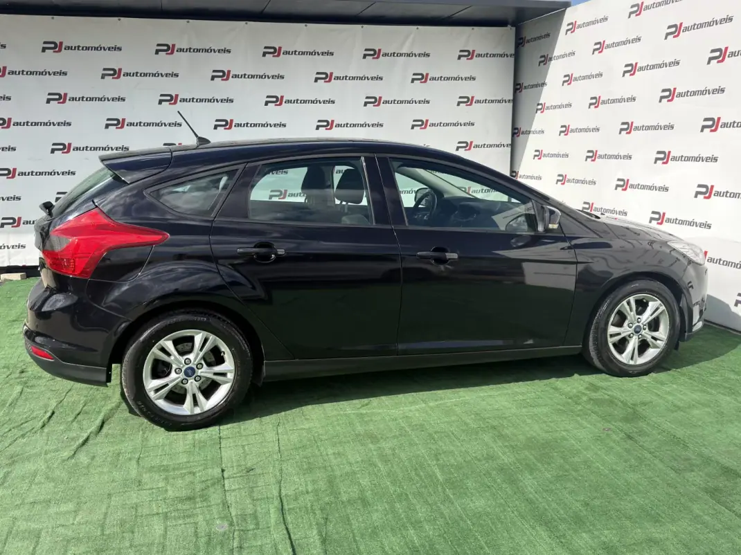 Ford Focus 2012 - 8500 EUR, 203000 km - AUTO.MOTO.pt - 203000km - foto 7 de 16