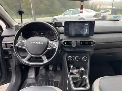 Dacia Jogger 2023 - 17900 EUR, 153000 km - AUTO.MOTO.pt - 153000km - foto 15 de 16
