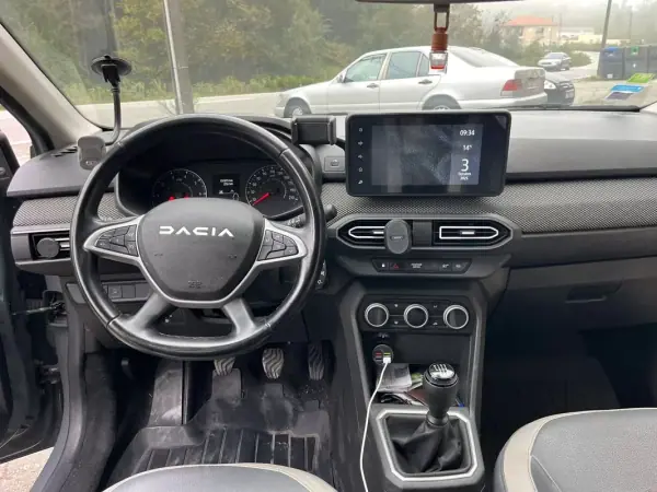 Dacia Jogger 2023 - 17900 EUR, 153000 km - AUTO.MOTO.pt - 153000km - foto 15 de 16