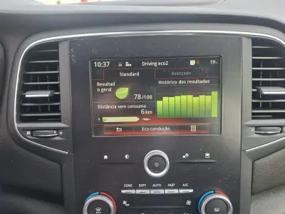 Renault Mégane Sport Tourer 2017 - 11530 EUR, 167840 km - AUTO.MOTO.pt - 167840km - foto 26 de 31