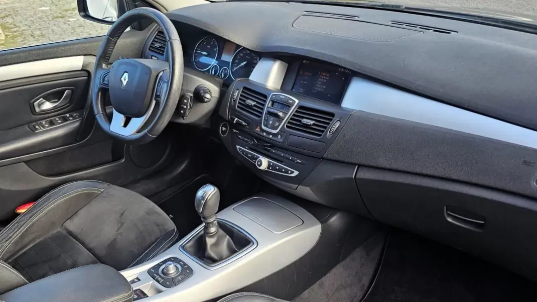 Renault Laguna Break 2009 - 7500 EUR, 225000 km - 225000km - foto 18 de 25