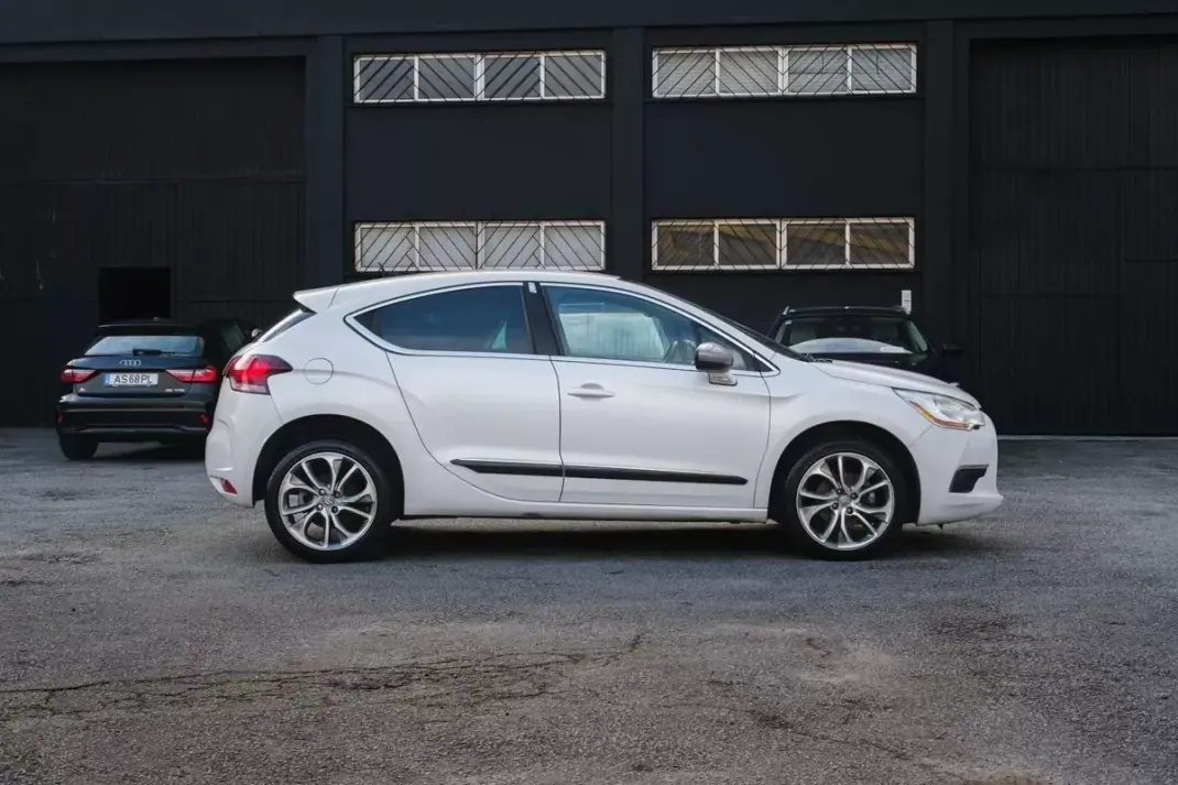 Citroën DS4 2012 - 8900 EUR, 204700 km - AUTO.MOTO.pt - 204700km - foto 5 de 23