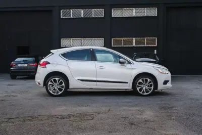 Citroën DS4 2012 - 8900 EUR, 204700 km - AUTO.MOTO.pt - 204700km - foto 5 de 23