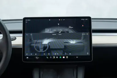 Tesla Model Y 2023 - 35950 EUR, 57000 km - 57000km - foto 27 de 49