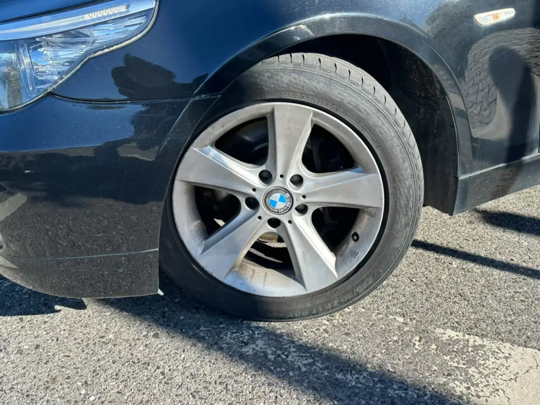 BMW 520 2009 - 8900 EUR, 290100 km - 290100km - foto 2 de 36