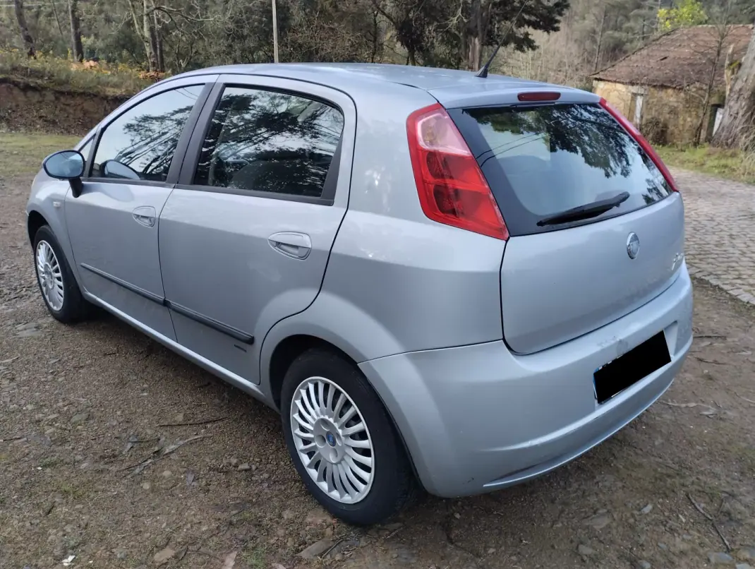 Fiat Grande Punto 2006 - 2750 EUR, 210000 km - AUTO.MOTO.pt - 210000km - foto 5 de 20