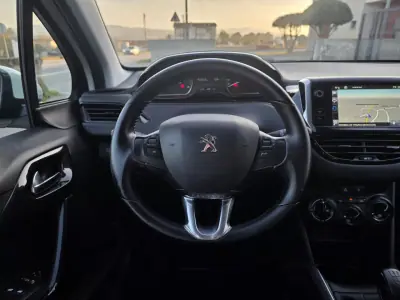 Peugeot 208 2016 - 13990 EUR, 163000 km - AUTO.MOTO.pt - 163000km - foto 19 de 31