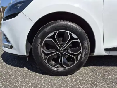 Renault Clio Break 2018 - 9999 EUR, 76544 km - AUTO.MOTO.pt - 76544km - foto 19 de 24