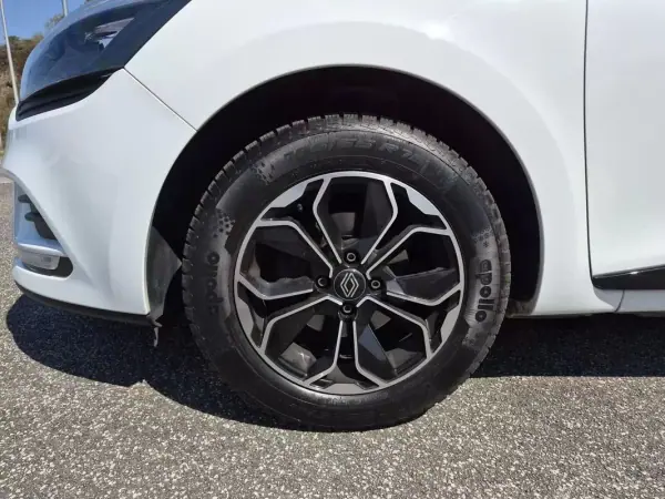 Renault Clio Break 2018 - 9999 EUR, 76544 km - AUTO.MOTO.pt - 76544km - foto 19 de 24
