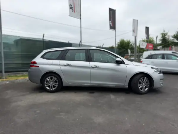 Peugeot 308 SW 2015 - 9750 EUR, 140800 km - AUTO.MOTO.pt - 140800km - foto 5 de 19