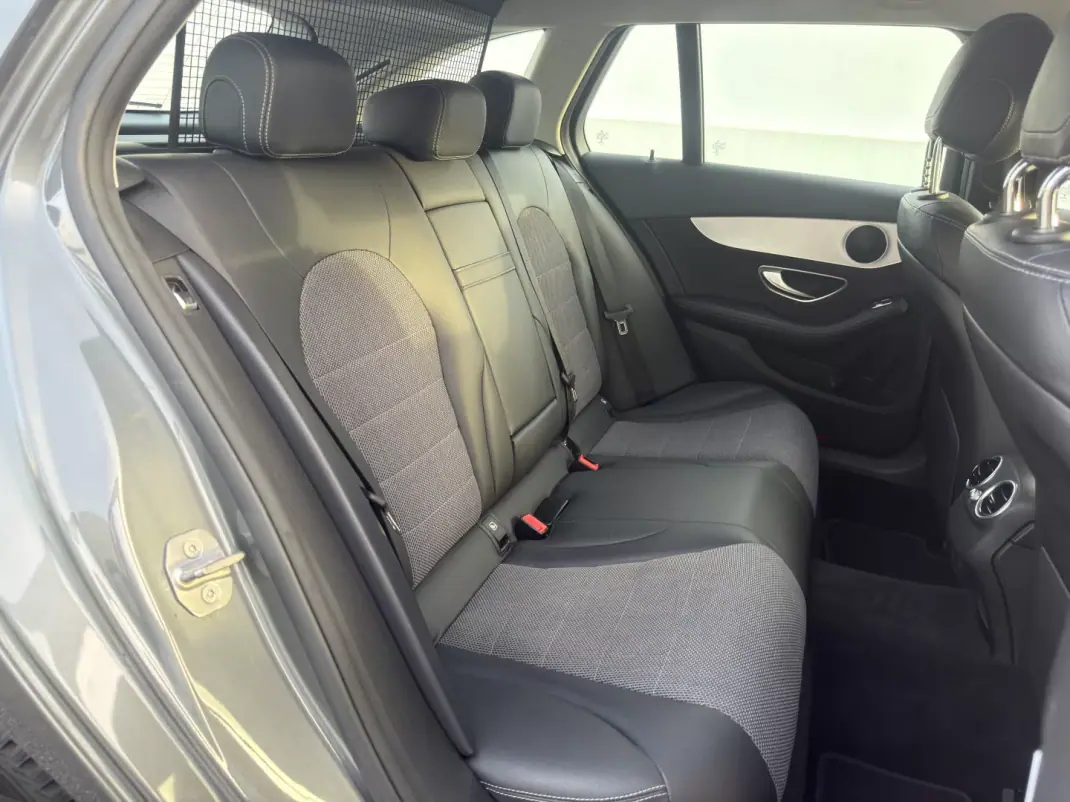 Mercedes-Benz C 250 2018 - 24500 EUR, 173000 km - AUTO.MOTO.pt - 173000km - foto 12 de 21