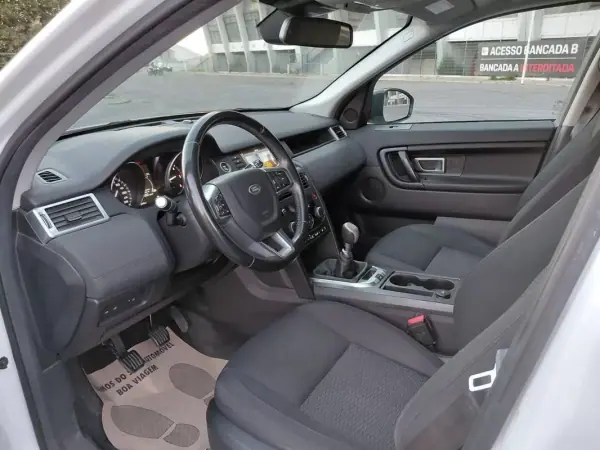 Land Rover Discovery Sport 2017 - 17490 EUR, 112912 km - AUTO.MOTO.pt - 112912km - foto 13 de 26