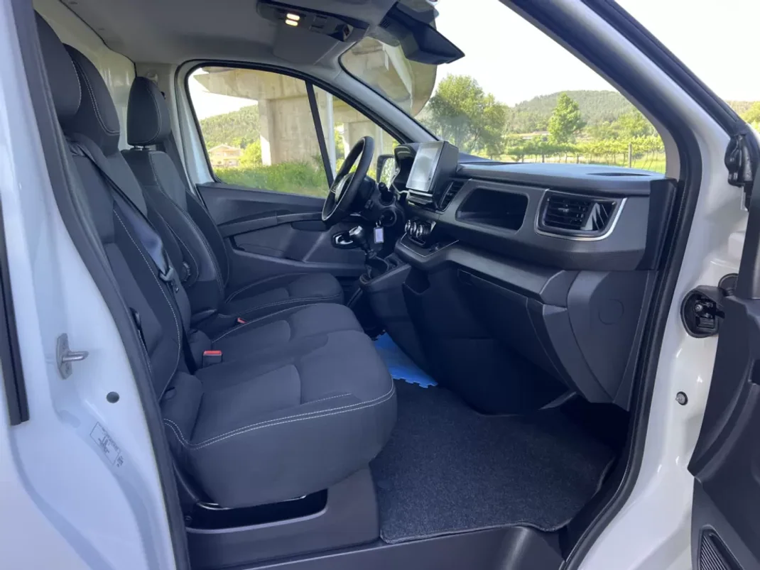 Renault TRAFIC 2.0 BlueDci L2H1 Longa Grand Confort 130 cv GPS 2022 - 21350 EUR, 46000 km - AUTO.MOTO.pt - 46000km - foto 21 de 34