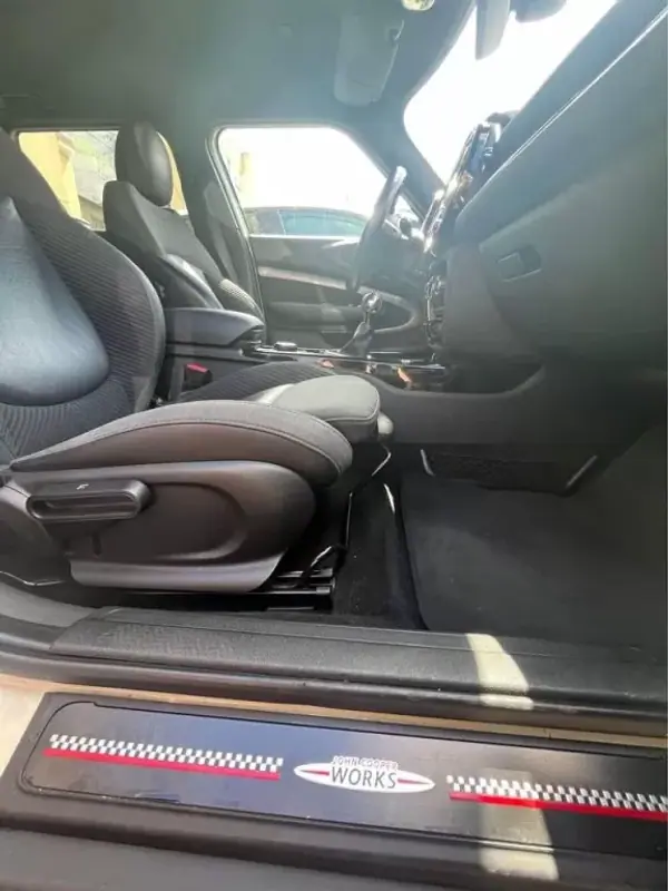 MINI Clubman 2017 - 18900 EUR, 93000 km - AUTO.MOTO.pt - 93000km - foto 8 de 9
