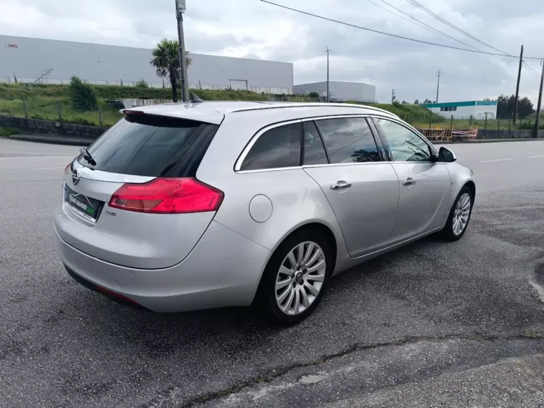 Opel Insignia Sports Tourer 2009 - 7500 EUR, 266000 km - AUTO.MOTO.pt - 266000km - foto 14 de 24