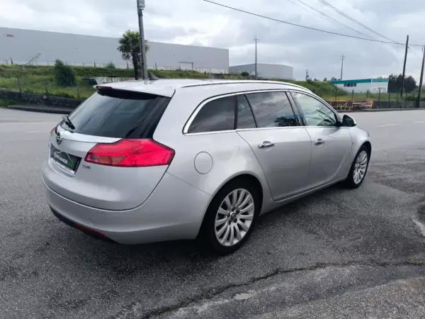 Opel Insignia Sports Tourer 2009 - 7500 EUR, 266000 km - AUTO.MOTO.pt - 266000km - foto 14 de 24