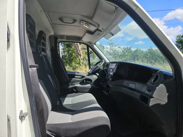 Iveco 2012 - 12750 EUR, 240000 km - AUTO.MOTO.pt - 240000km - foto 5 de 8