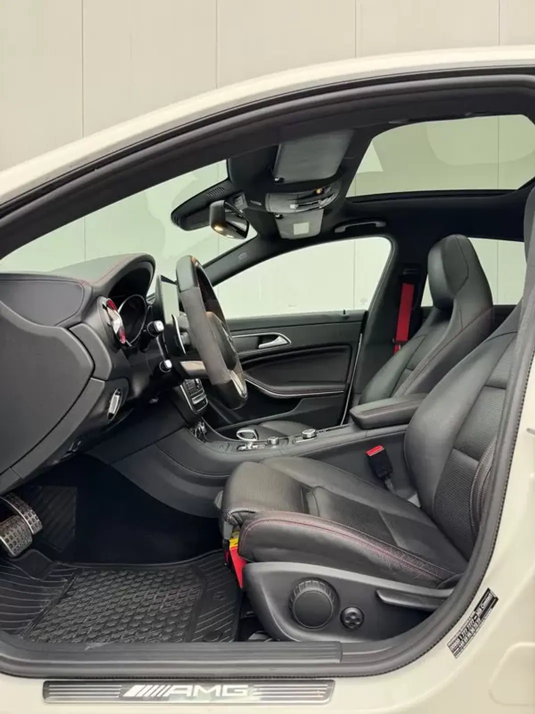 Mercedes-Benz CLA 45 AMG 2017 - 31950 EUR, 127877 km - AUTO.MOTO.pt - 127877km - foto 24 de 51