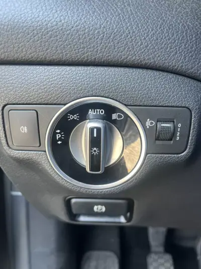 Mercedes-Benz CLA 180 2017 - 18500 EUR, 180800 km - AUTO.MOTO.pt - 180800km - foto 22 de 25