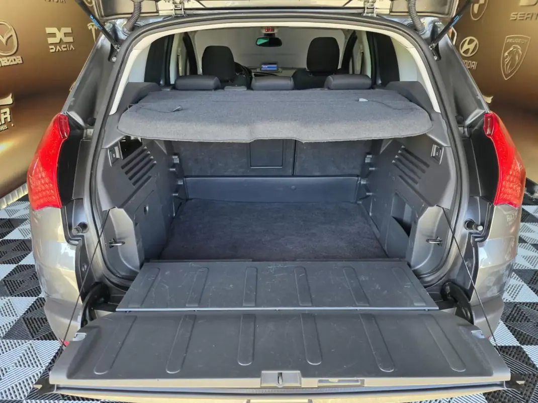 Peugeot 3008 2010 - 7990 EUR, 220000 km - AUTO.MOTO.pt - 220000km - foto 10 de 20