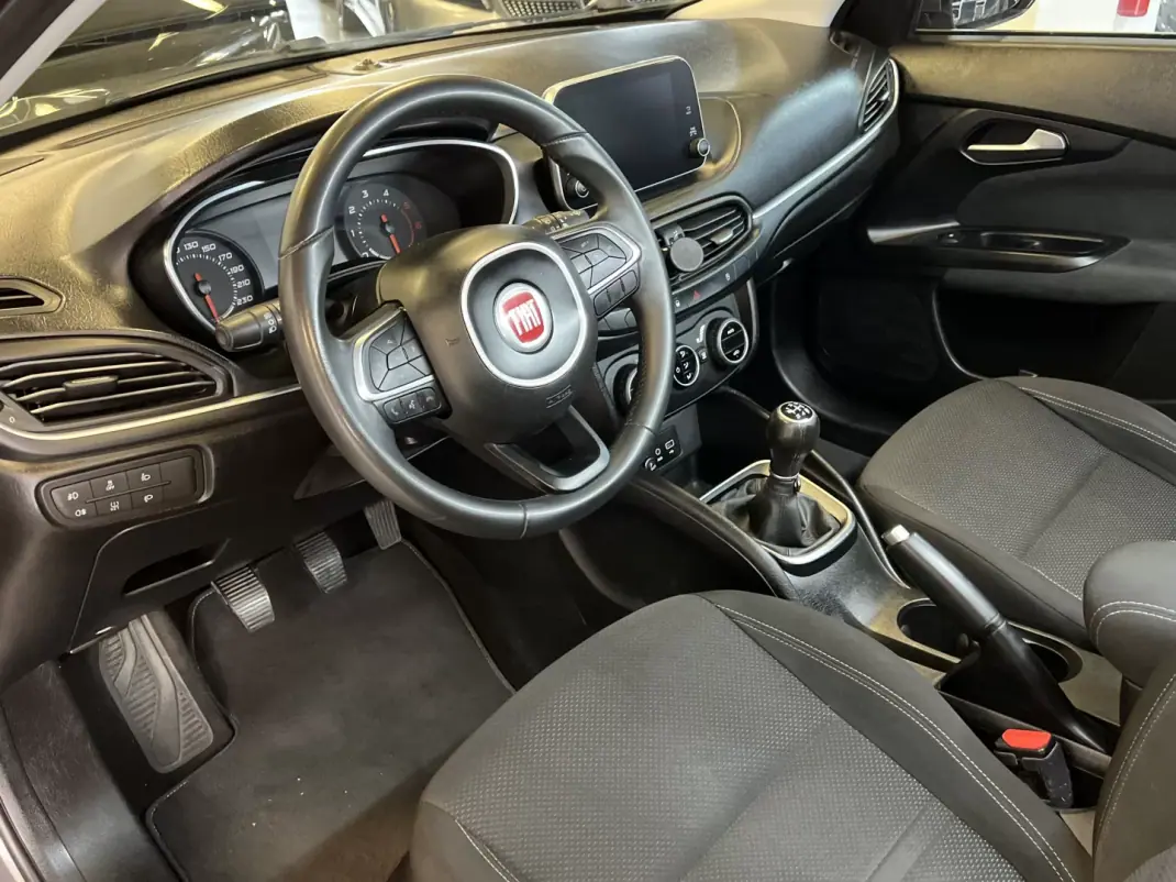 Fiat Tipo Station Wagon 2017 - 9490 EUR, 120000 km - AUTO.MOTO.pt - 120000km - foto 12 de 30