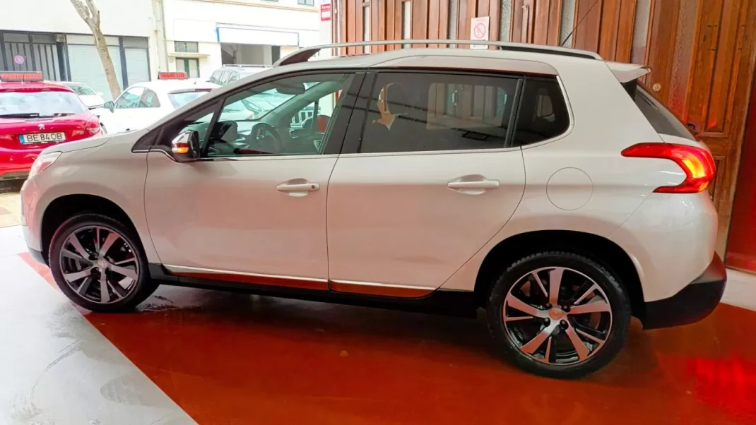 Peugeot 2008 2015 - 11490 EUR, 92490 km - AUTO.MOTO.pt - 92490km - foto 13 de 72