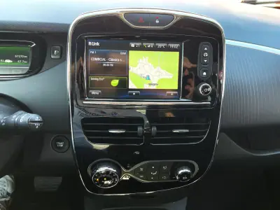 Renault Zoe 2019 - 13490 EUR, 67270 km - AUTO.MOTO.pt - 67270km - foto 14 de 21