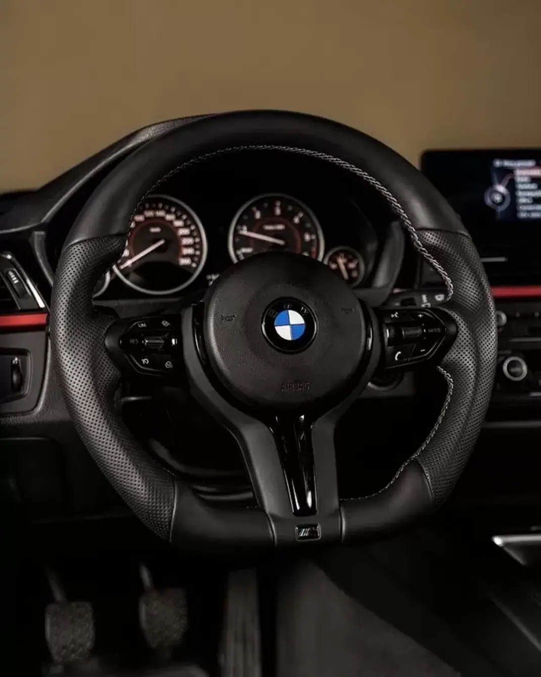BMW 318 2013 - 19450 EUR, 172000 km - AUTO.MOTO.pt - 172000km - foto 10 de 23