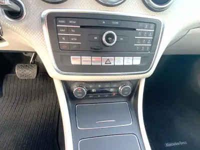 Mercedes-Benz A 200 2016 - 19990 EUR, 118744 km - AUTO.MOTO.pt - 118744km - foto 12 de 14