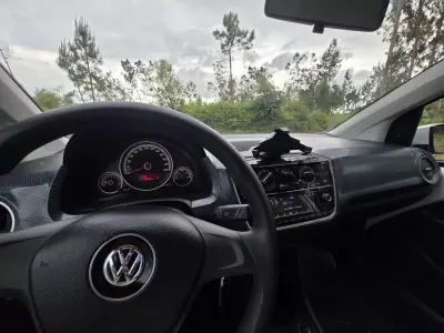 Volkswagen Up! 2016 - 7990 EUR, 152974 km - AUTO.MOTO.pt - 152974km - foto 66 de 71