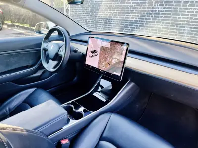 Tesla Model 3 2019 - 24490 EUR, 112000 km - 112000km - foto 2 de 16