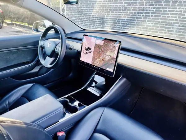 Tesla Model 3 Standard Range Plus RWD 2019 Elétrico
