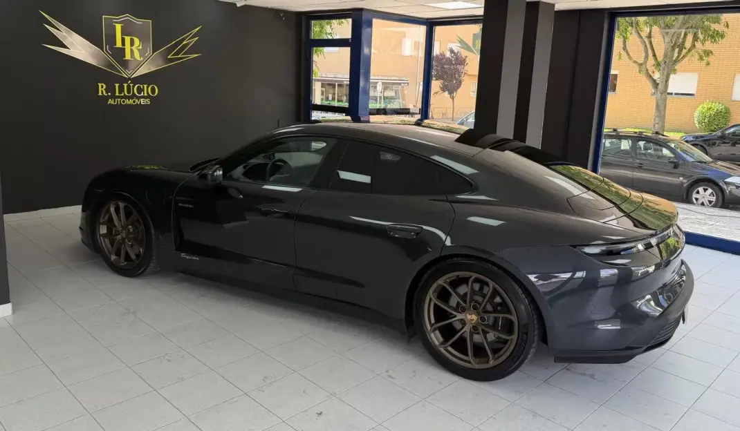 Porsche Taycan 2023 - 69000 EUR, 84534 km - AUTO.MOTO.pt - 84534km - foto 16 de 39