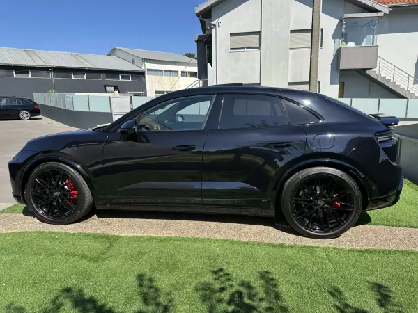 Porsche Macan 2025 - 127000 EUR, 12000 km - AUTO.MOTO.pt - 12000km - foto 18 de 80