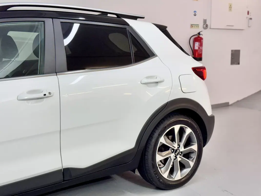 Kia Stonic 2019 - 15750 EUR, 68000 km - AUTO.MOTO.pt - 68000km - foto 17 de 60