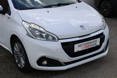 Peugeot 208 2016 - 8250 EUR, 137000 km - AUTO.MOTO.pt - 137000km - foto 8 de 26