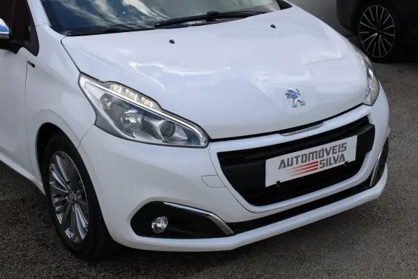 Peugeot 208 2016 - 8250 EUR, 137000 km - AUTO.MOTO.pt - 137000km - foto 8 de 26