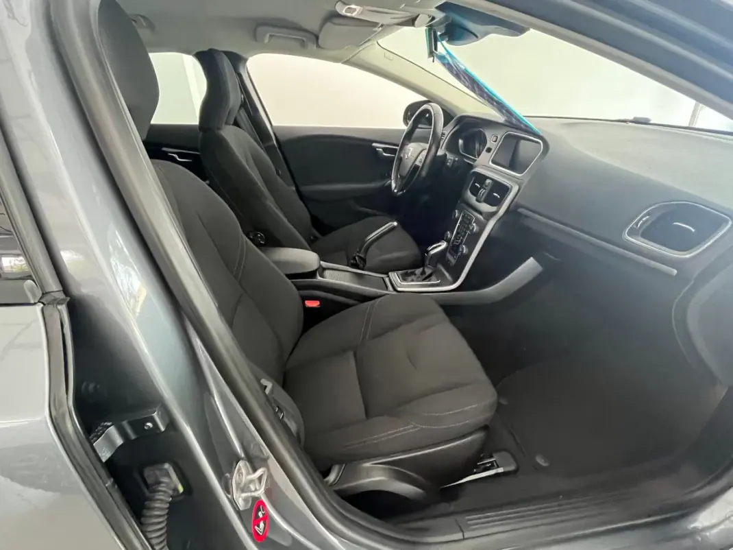 Volvo V40 2016 - 12750 EUR, 126641 km - 126641km - foto 10 de 11