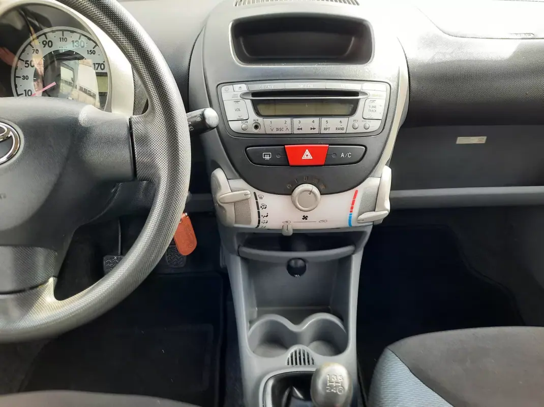 Toyota Aygo 2006 - 5950 EUR, 151957 km - AUTO.MOTO.pt - 151957km - foto 9 de 11