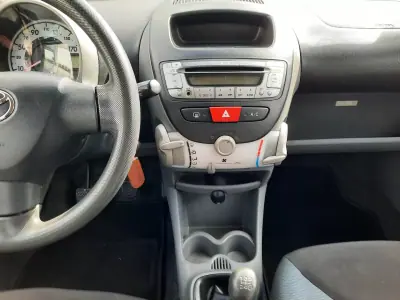 Toyota Aygo 2006 - 5950 EUR, 151957 km - AUTO.MOTO.pt - 151957km - foto 9 de 11